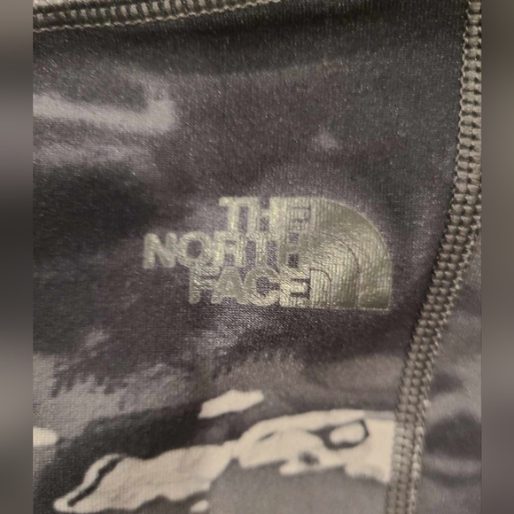The North Face Grey Patterned Capri Leggings - Picture 2 of 3